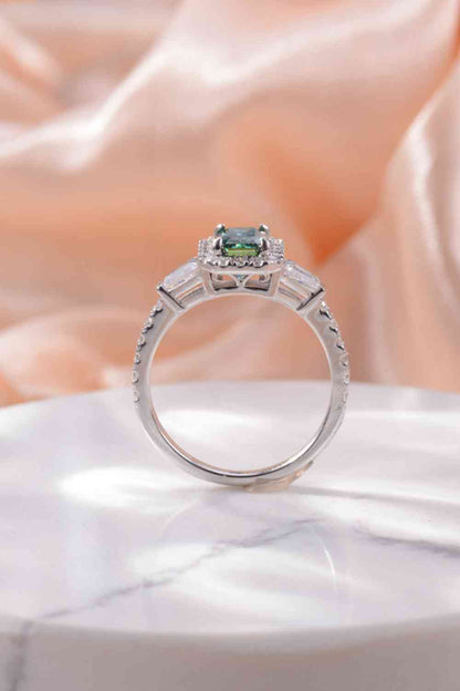 Classic Emerald Green Rectangle Ring (1 Carat)
